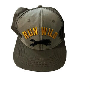 Old Navy Run Wild adjustable military green hat